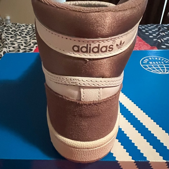 NEW HIGH TOP SNEAKERS - Picture 4 of 5